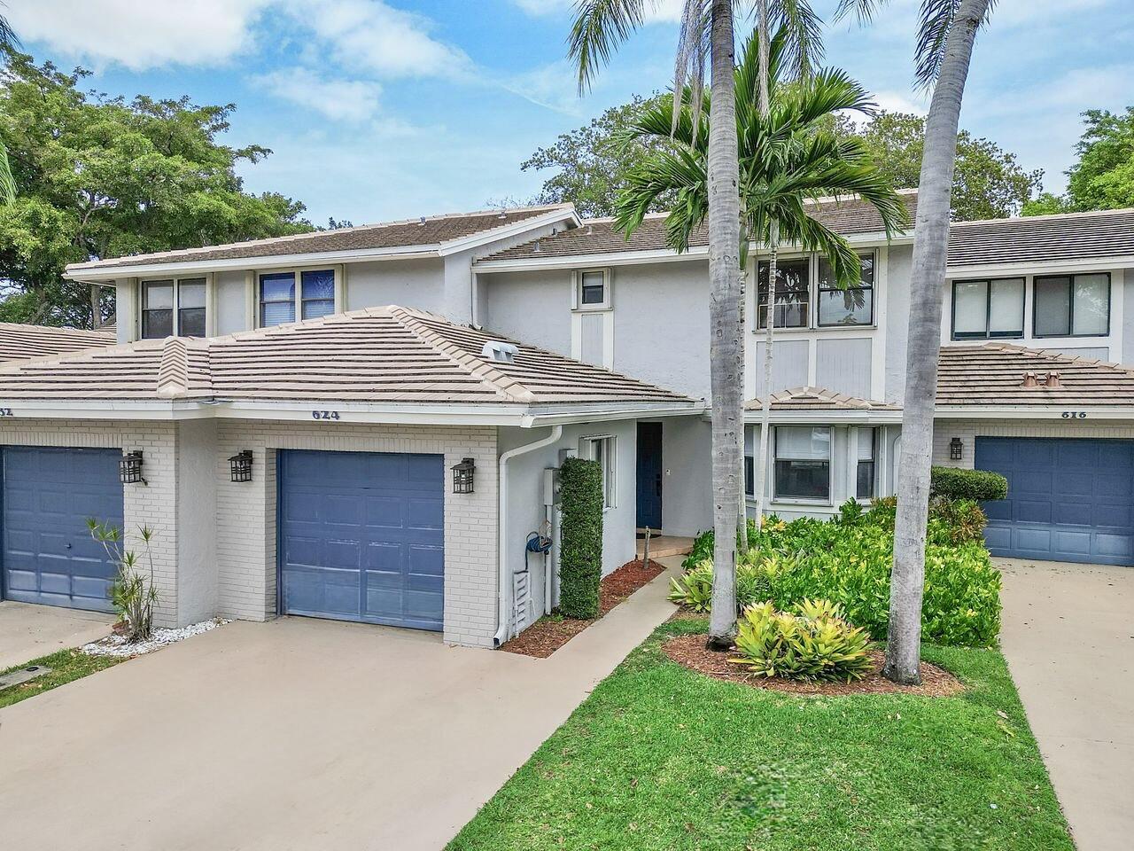 Property Photo: 624 N Deer Creek North Shore Drive N FL 33442