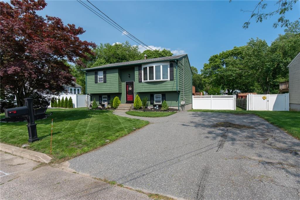Property Photo:  14 Gateway Court  RI 02889 