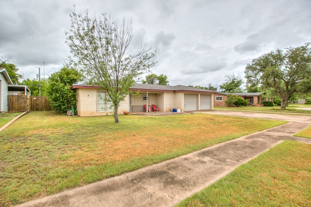 Property Photo: 104 Largent Ave TX 76821