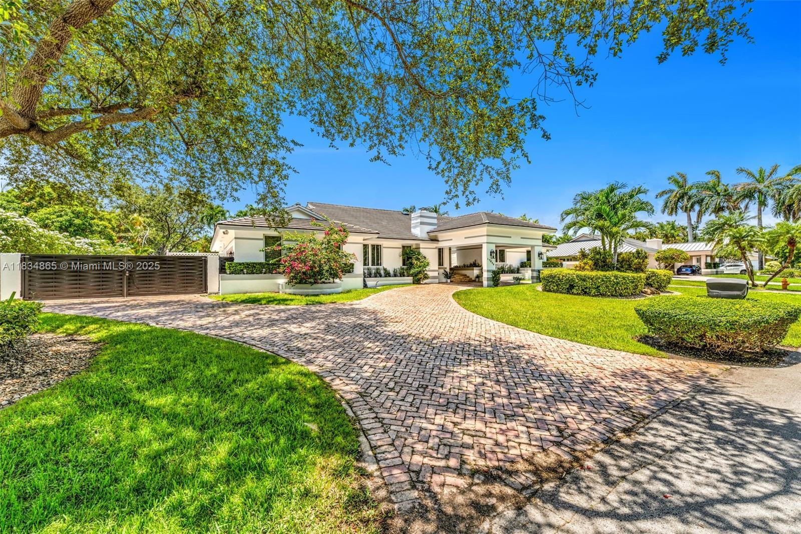 Property Photo: 17940 SW 83rd Ave FL 33157