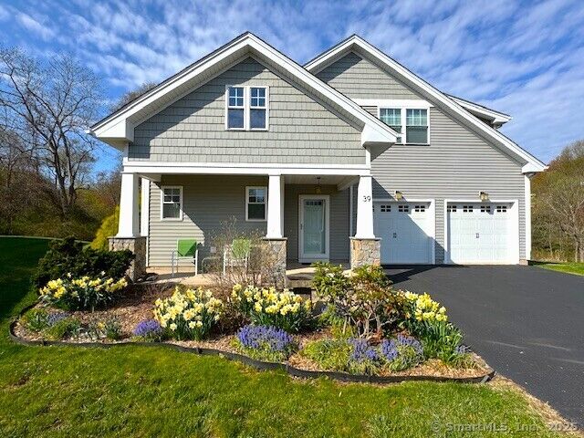 Property Photo:  39 Bartlett Hollow 39  CT 06457 