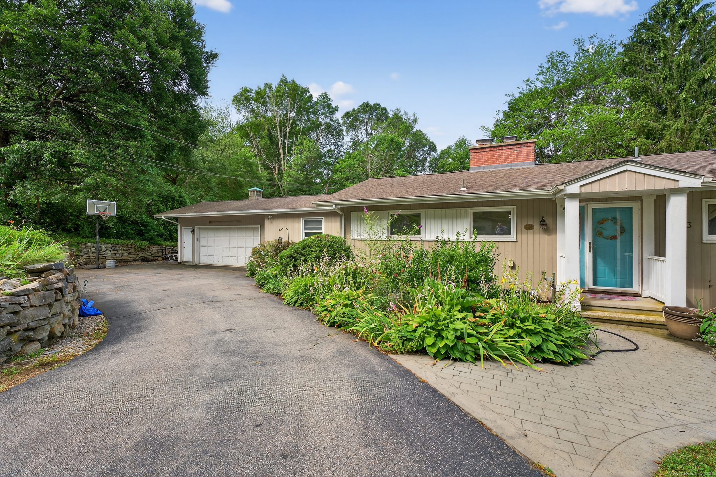 Property Photo:  3 Laurel Hill Drive South  CT 06357 
