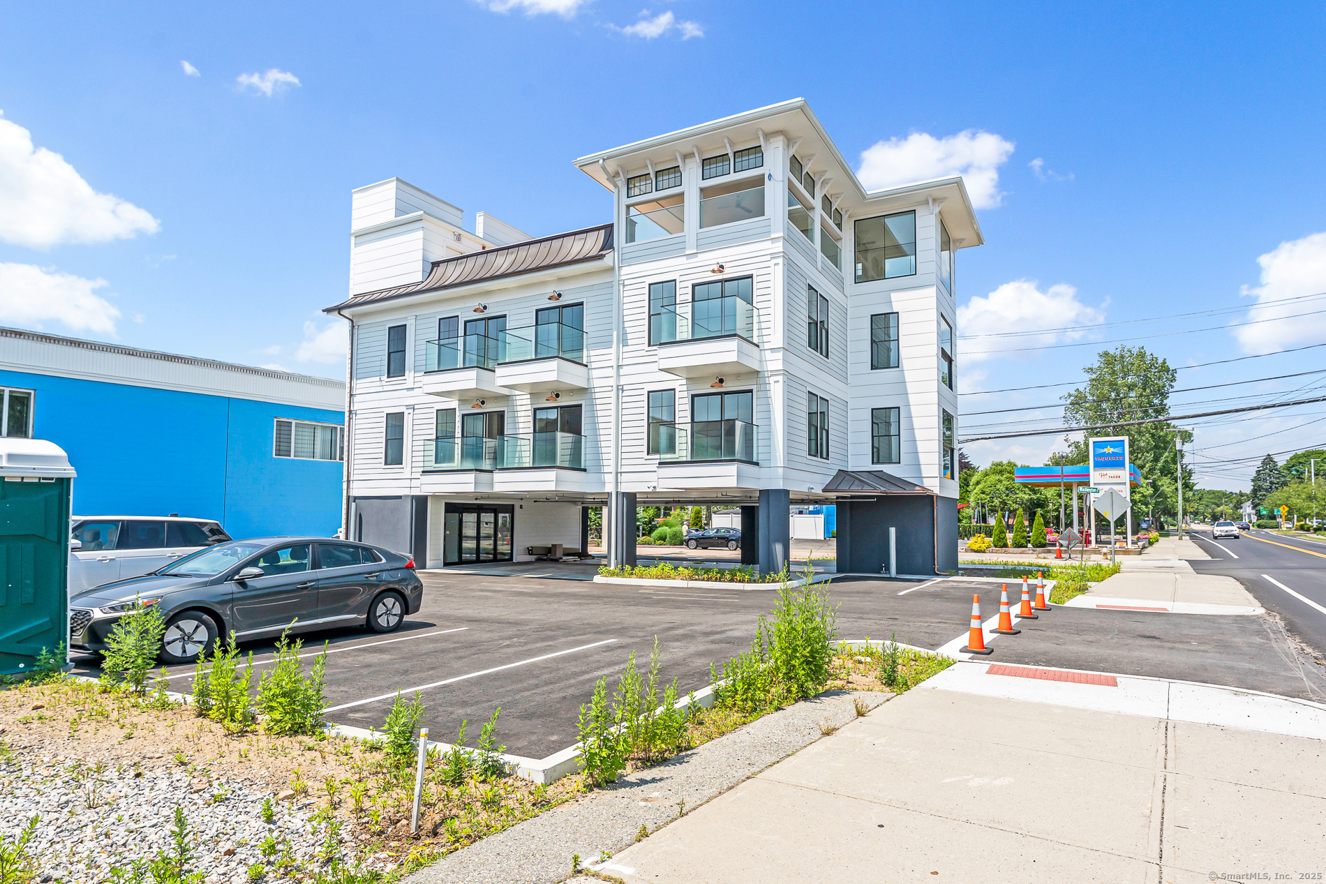 Property Photo:  32 Broadway Avenue  CT 06355 