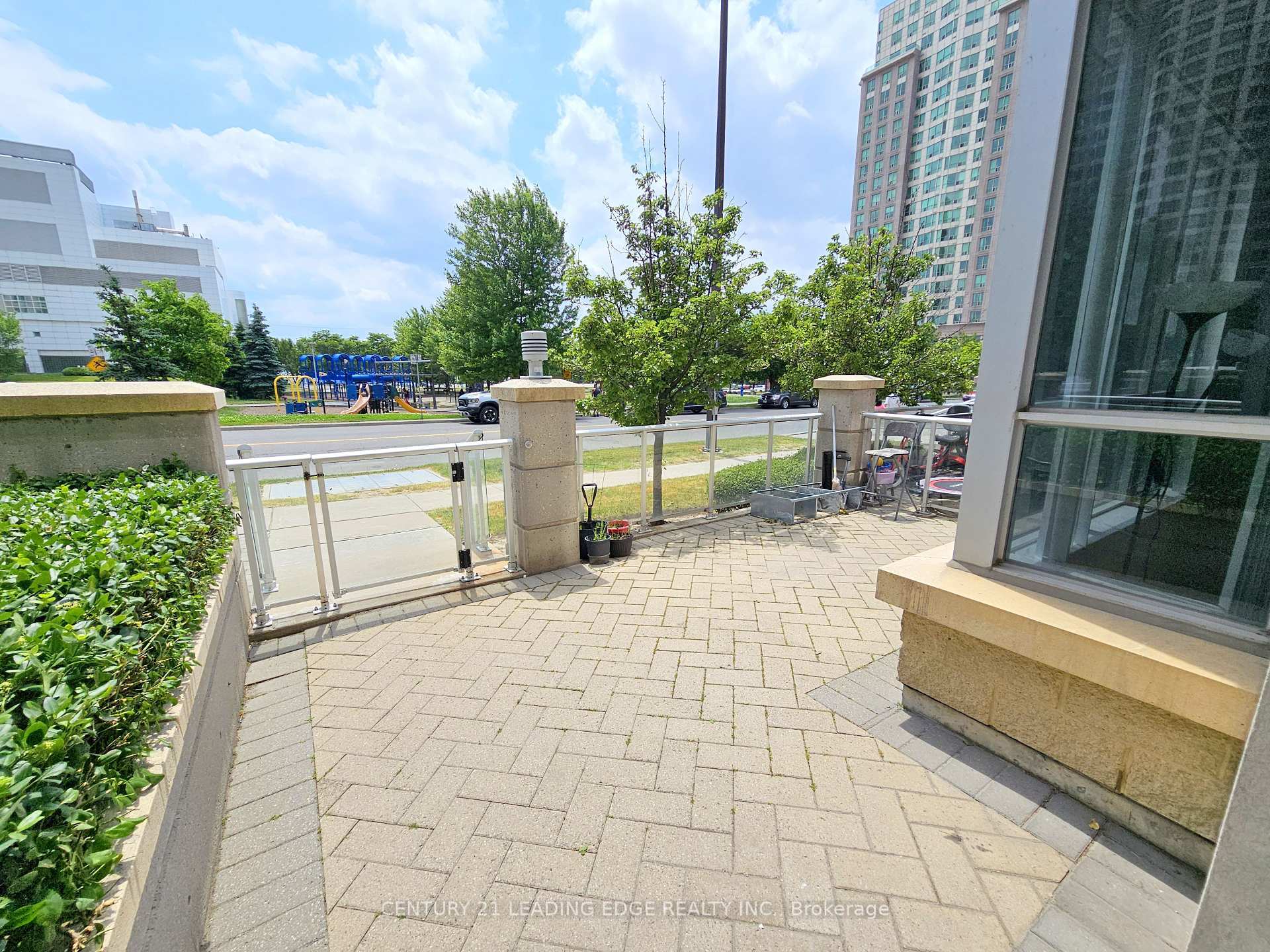 Property Photo: 38 Lee Centre Drive Th120 ON M1H 3J7