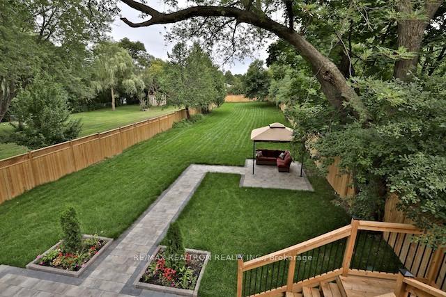 Property Photo: 255 Ellerslie Avenue ON M2N 1Y5