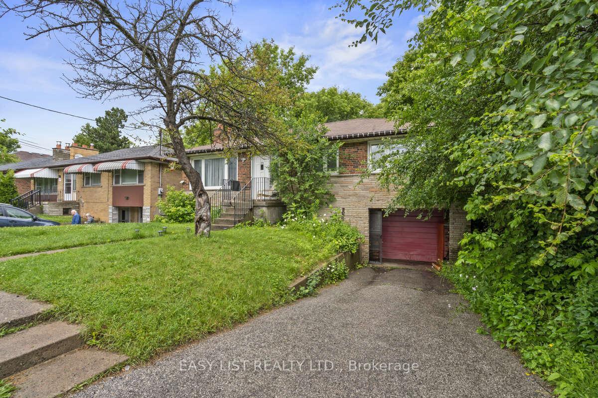 Property Photo: 195 Senlac Road ON M2R 1P3