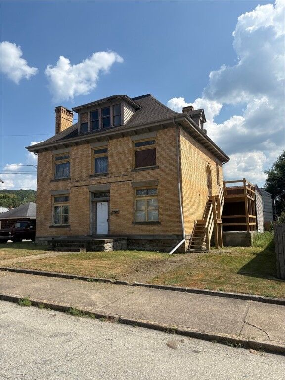 Property Photo: 214 E Fairview Ave PA 15425