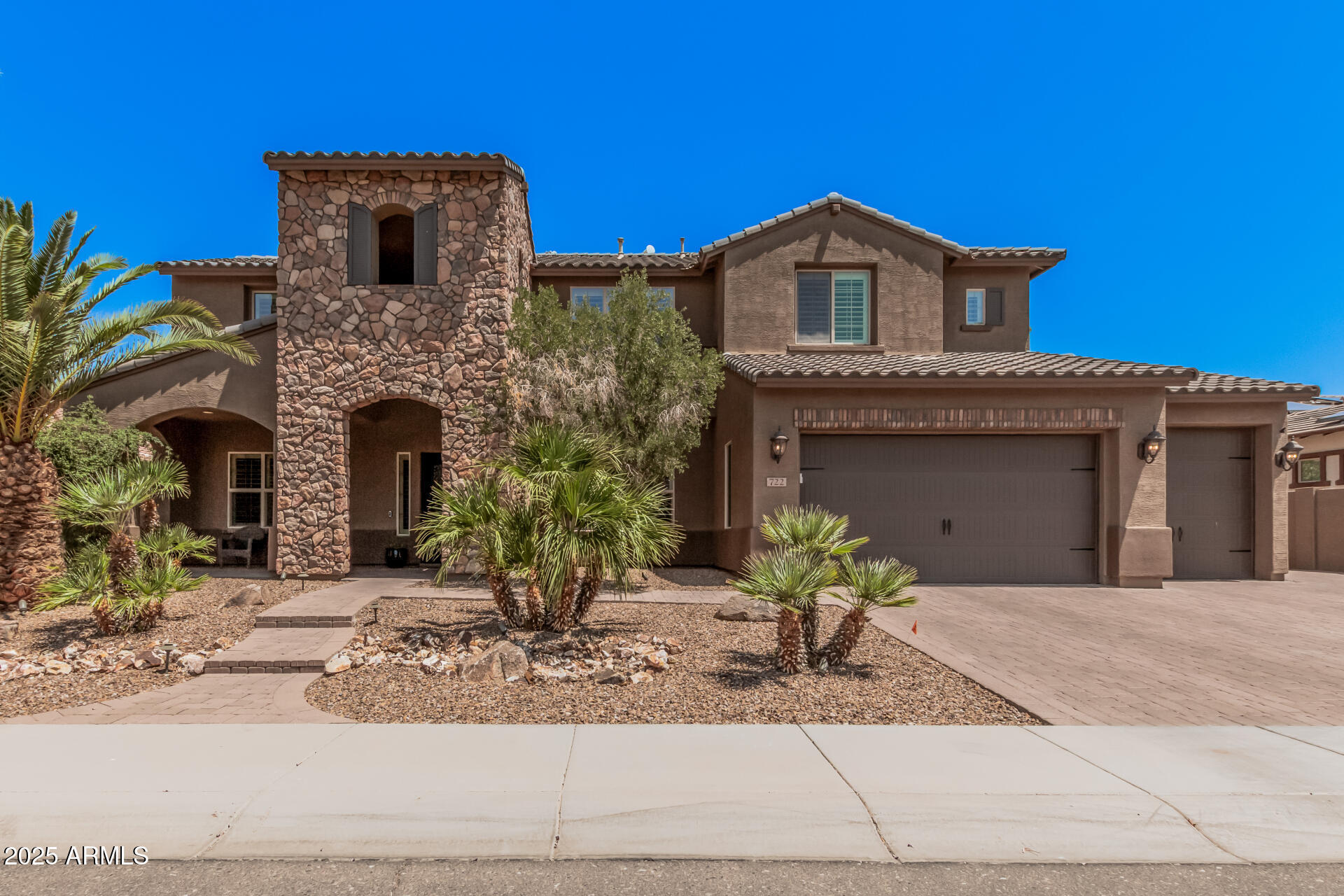 Property Photo: 722 W Armstrong Way AZ 85286