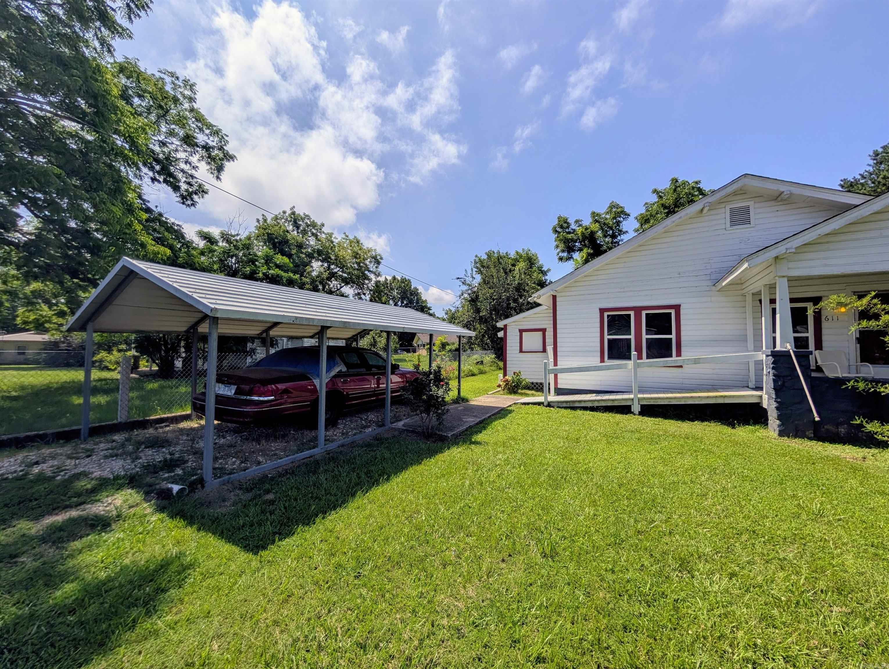 Property Photo:  611 Hornbeck  AR 71953 