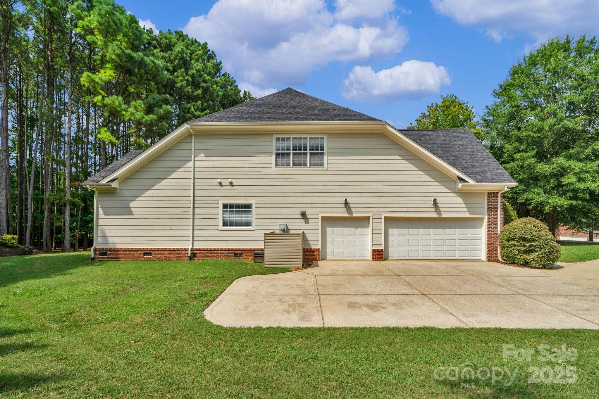 Property Photo: 8606 Gresham Drive NC 28173