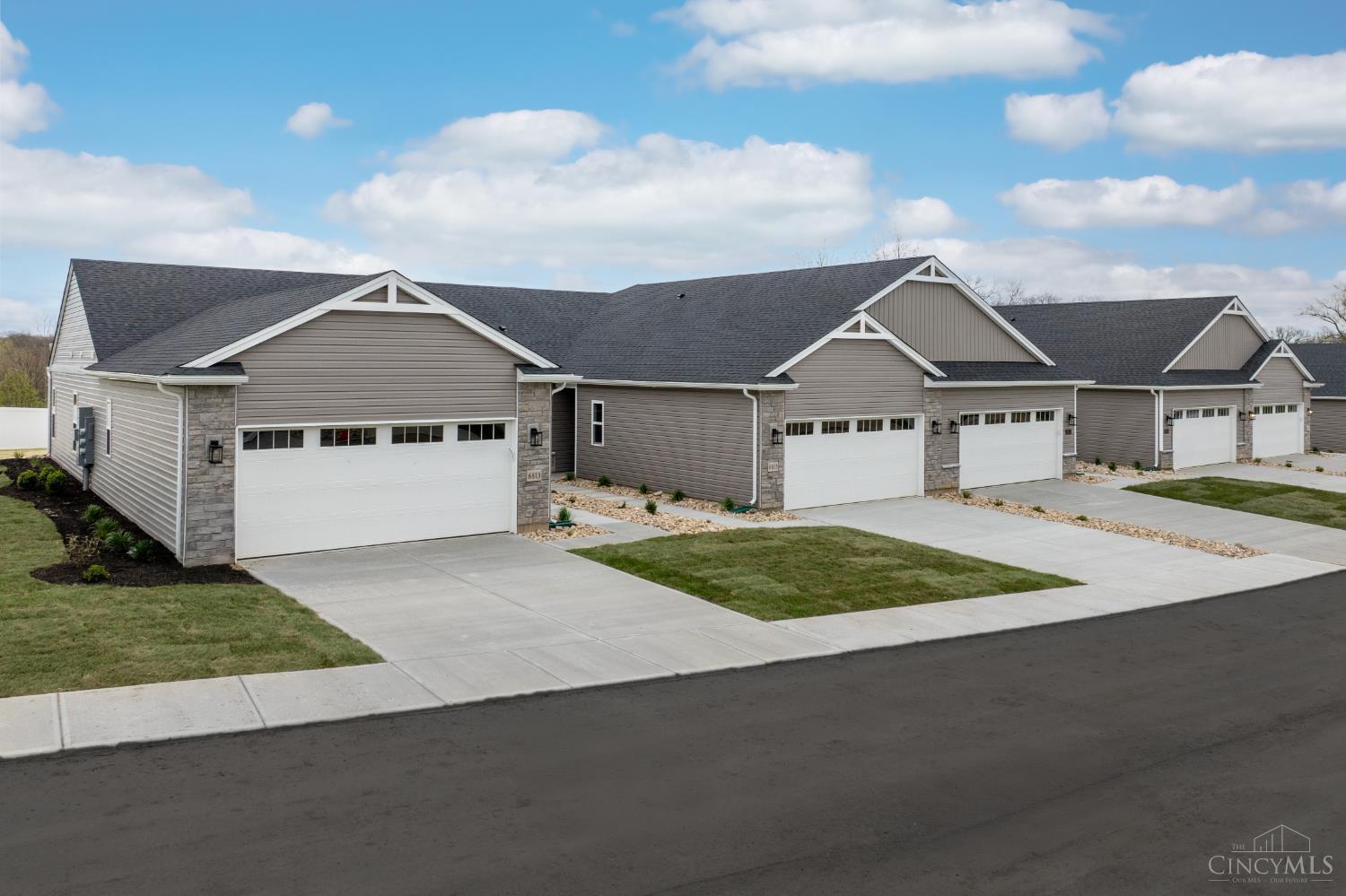 6843 Traditions Street  Middletown OH 45044 photo