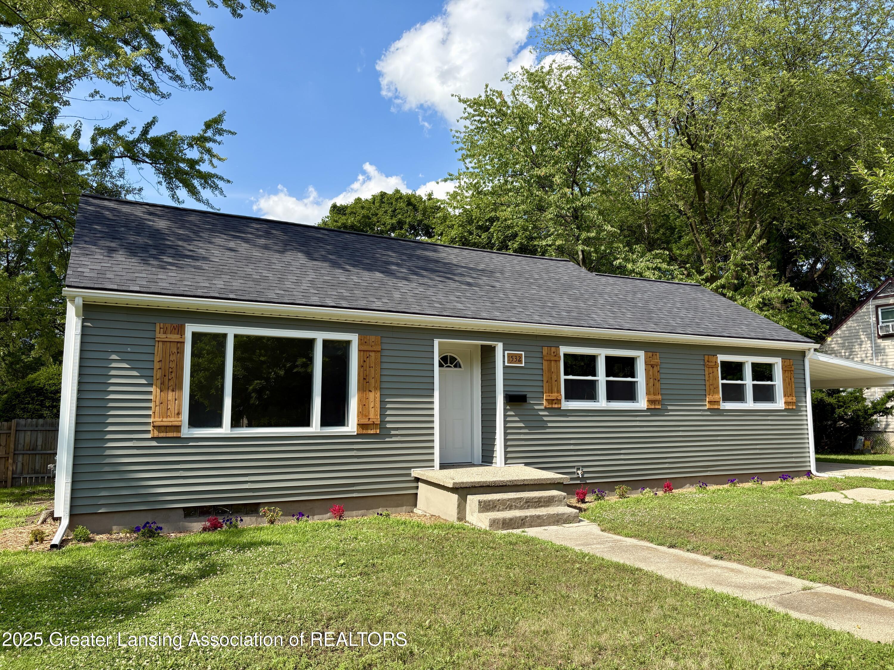 Property Photo: 1532 Bassett Street MI 48915