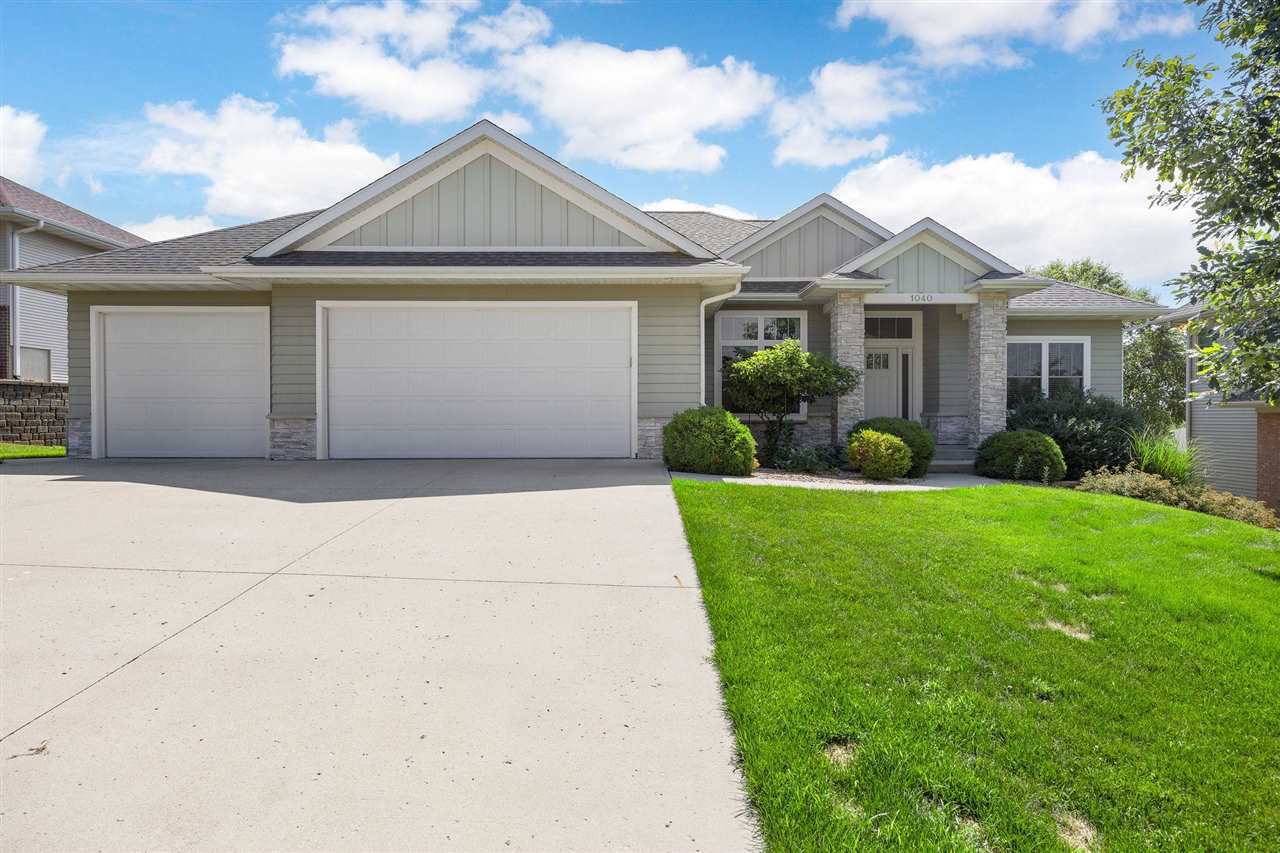 Property Photo: 1040 Meadowlark Dr IA 52246