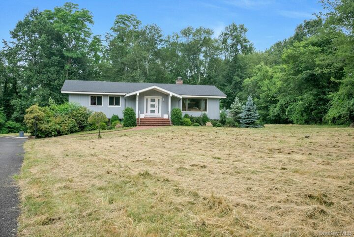 Property Photo:  14 Perry Court  NY 10504 