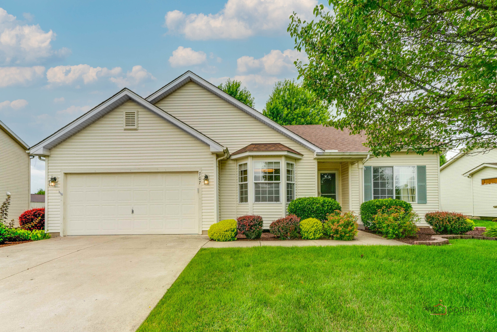 Property Photo: 707 Wedgewood Trail IL 60050