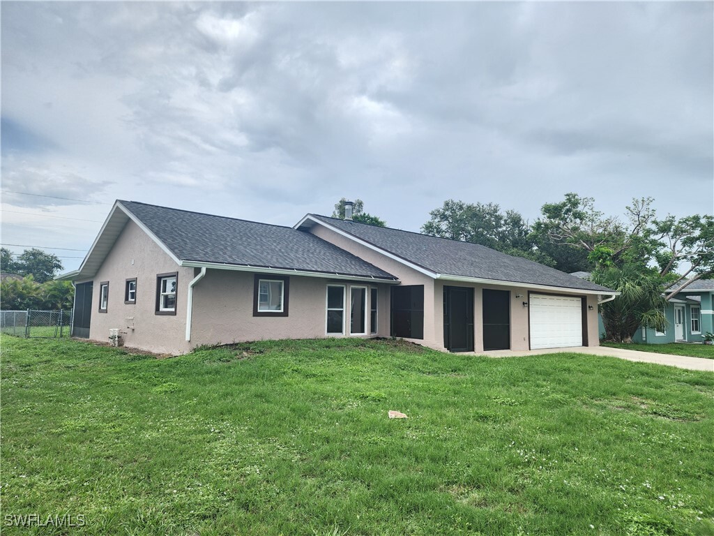 Property Photo: 1425 SE 25th Lane FL 33904
