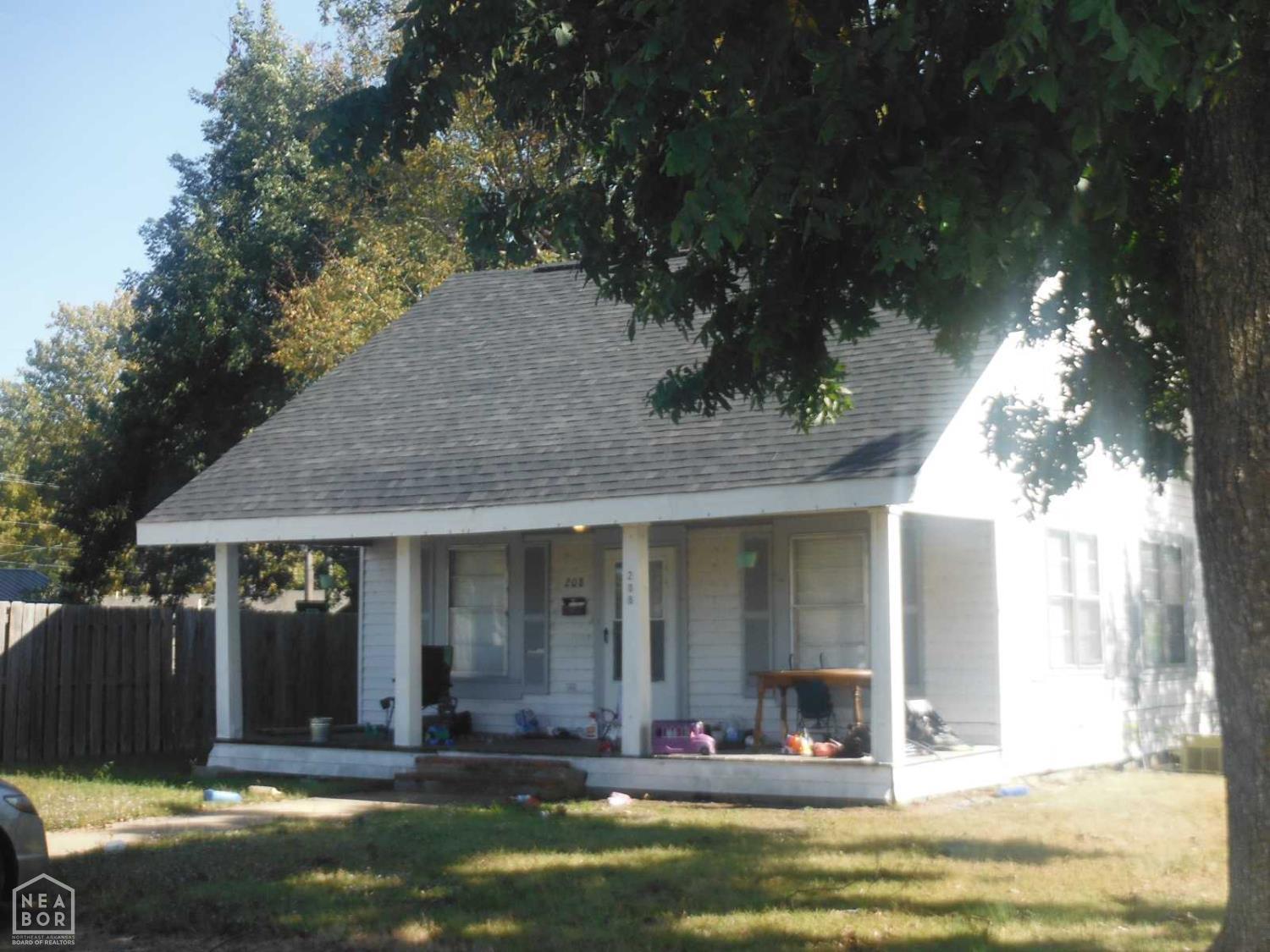Property Photo: 208 NE Front AR 72404