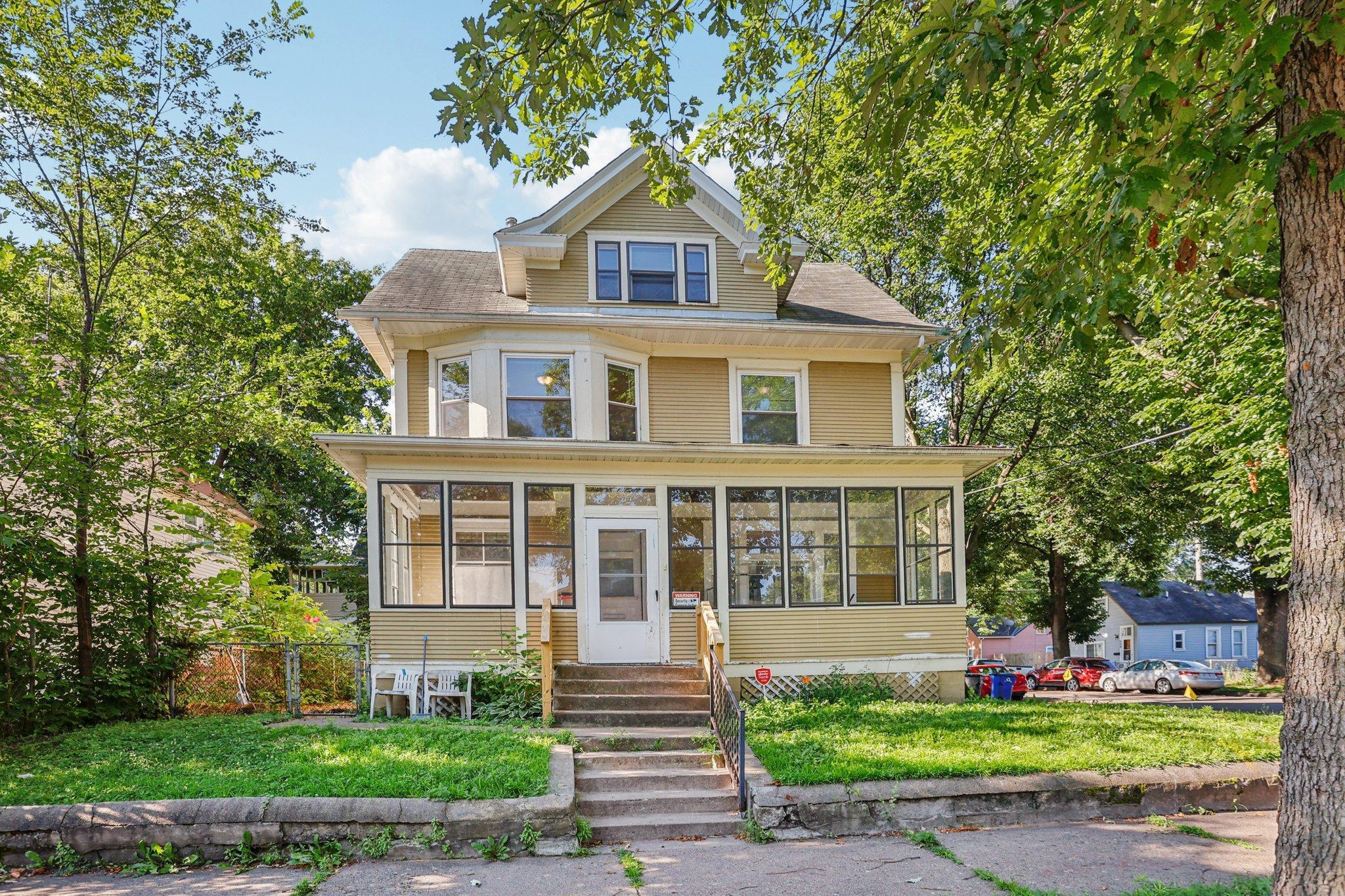 Property Photo:  556 Charles Avenue  MN 55103 