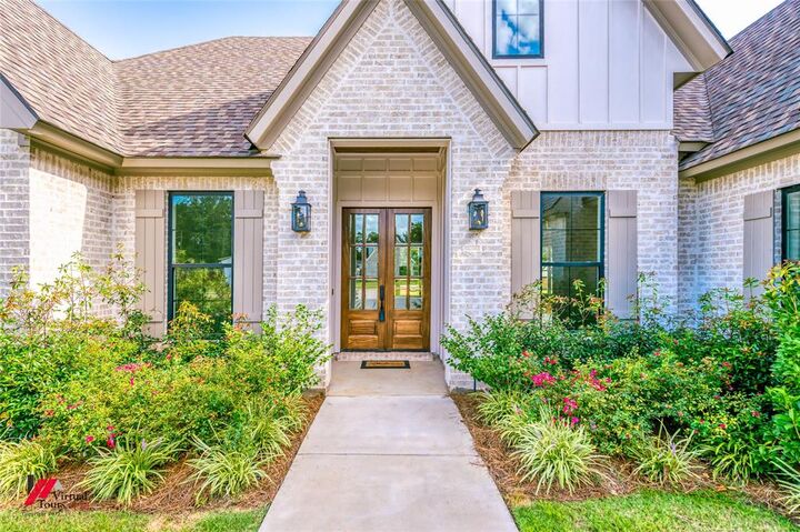 Property Photo:  389 Newburn Lane  LA 71106