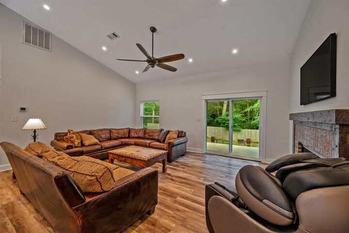 Property Photo: 27 Circle Drive TX 75021