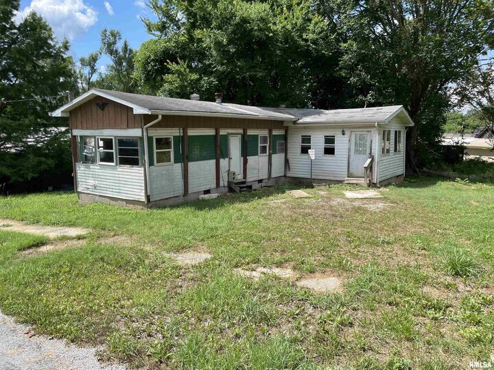 Property Photo: 106 E Pine Street IL 62905