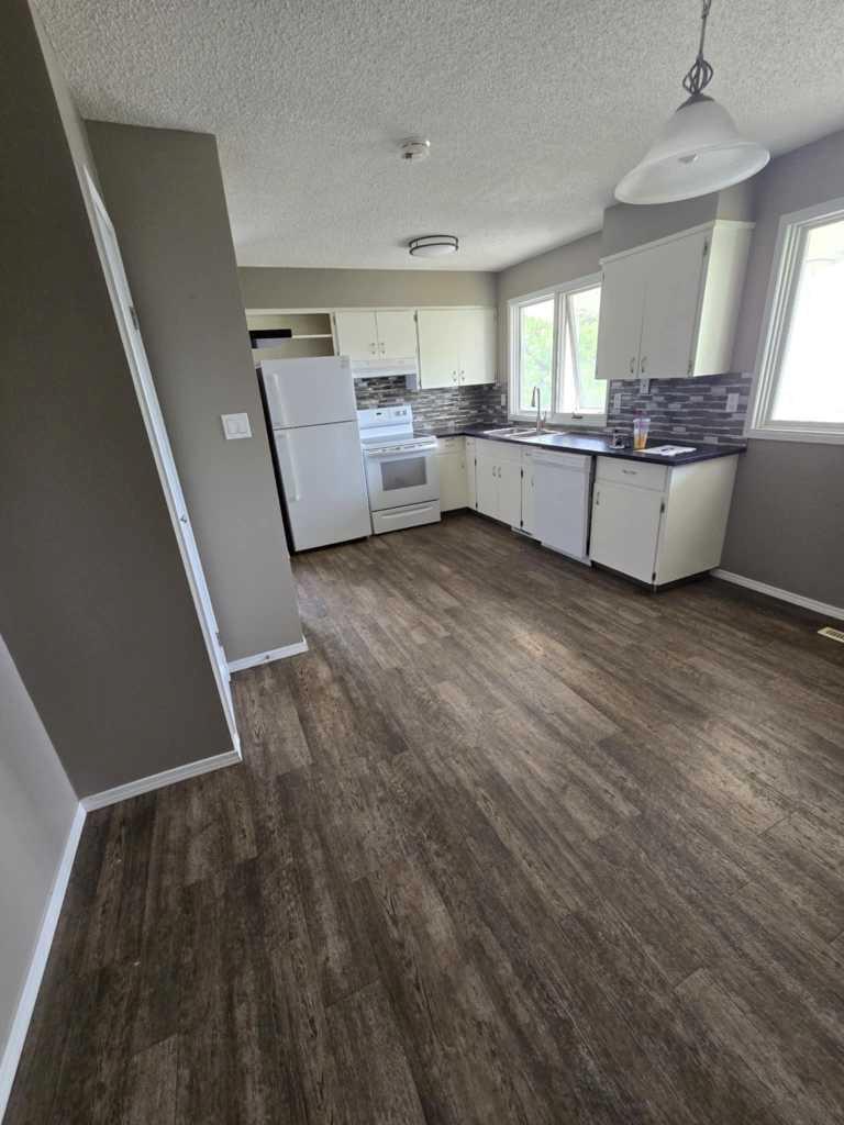 Property Photo:  8702 96 Street  AB T8V 3C9 