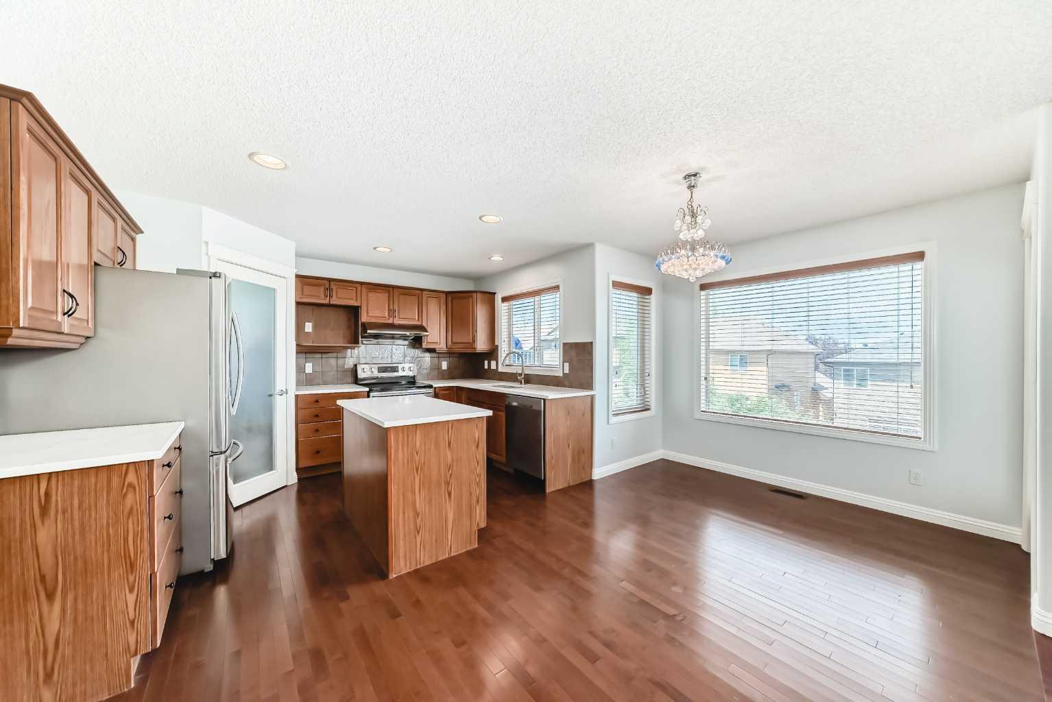 Photo de la propriété: 234 Panatella Boulevard NW AB T3K 6K2