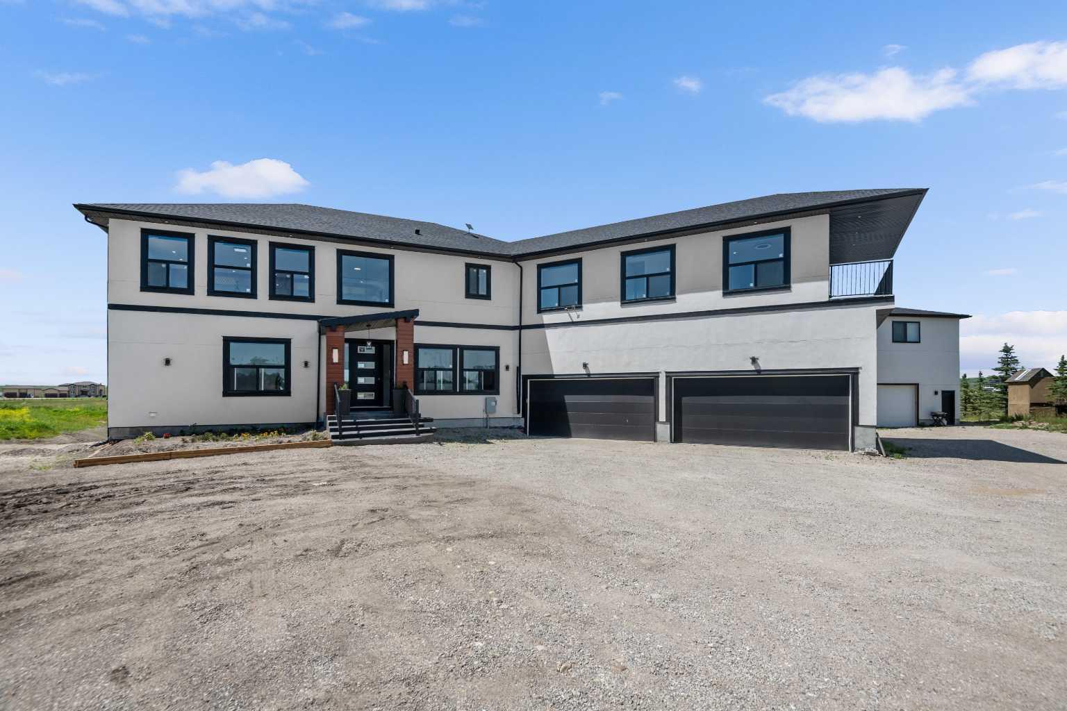 Property Photo: 13 Calterra Court AB T4B 3P4