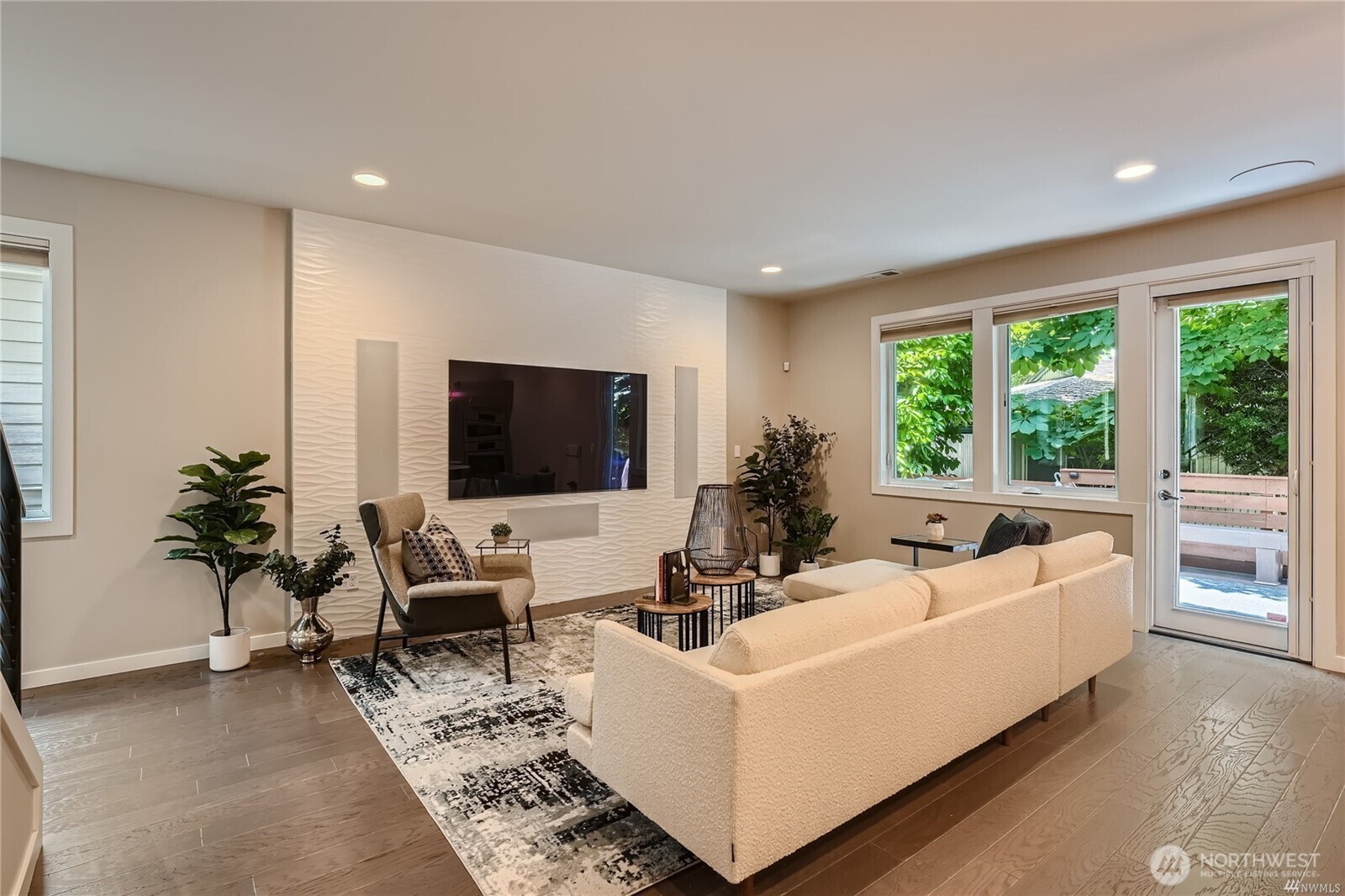 Property Photo:  1240  4th Street W  WA 98033 