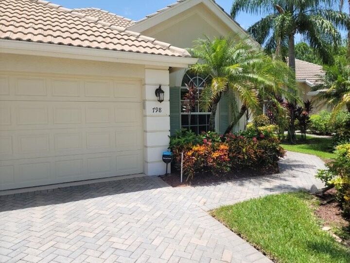 Property Photo:  798 SW Munjack Circle  FL 34986 