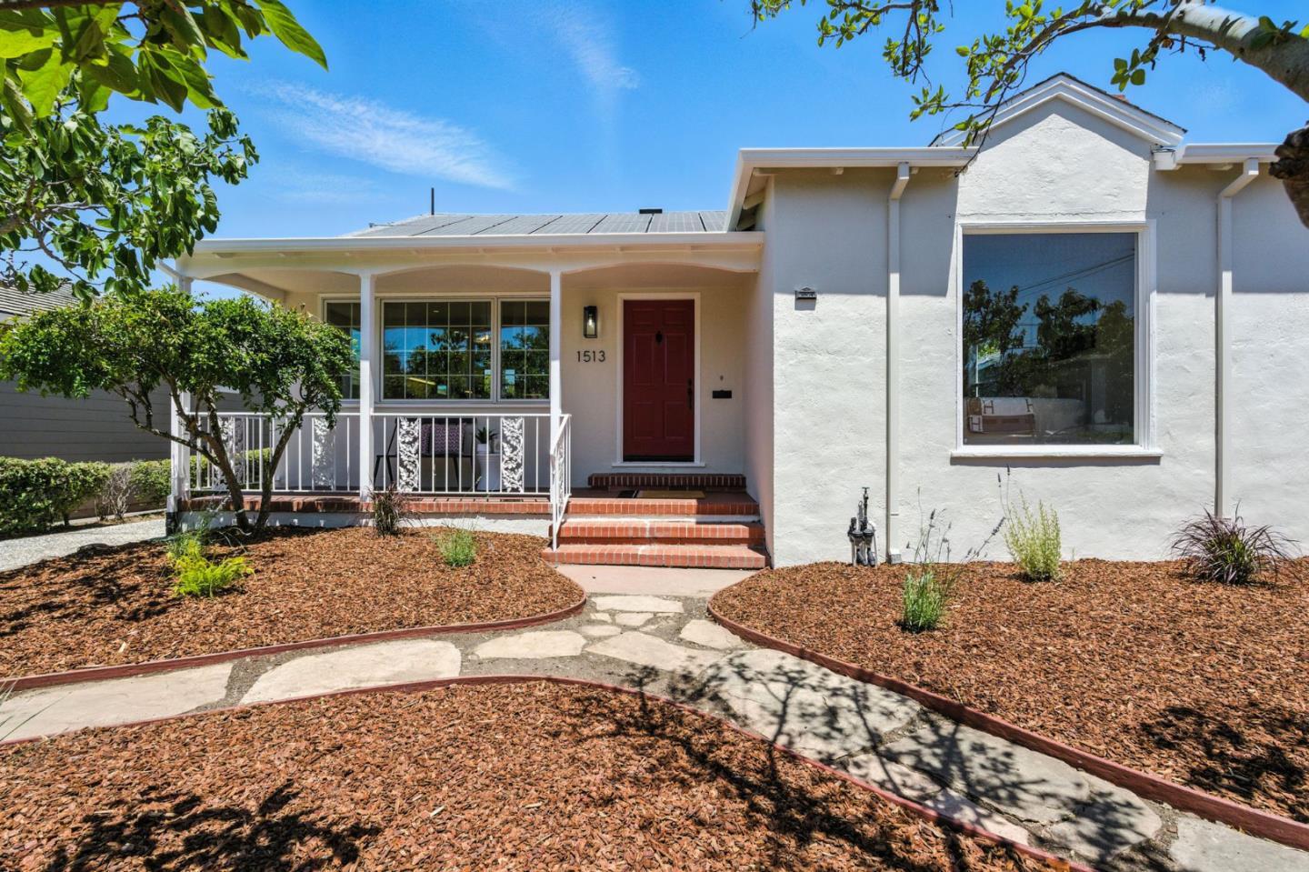 Property Photo: 1513 Oak Street CA 94402