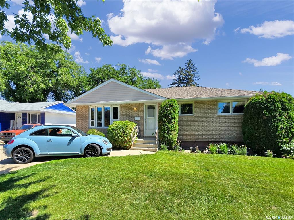 Property Photo: 2213 Haultain Avenue SK S7J 1P7