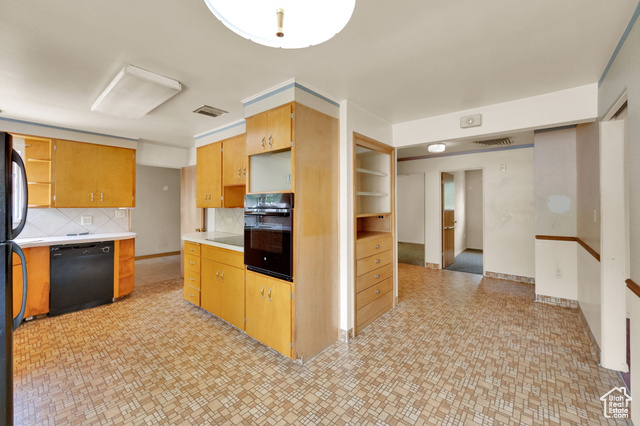 Property Photo: 640 E 300 N UT 84062
