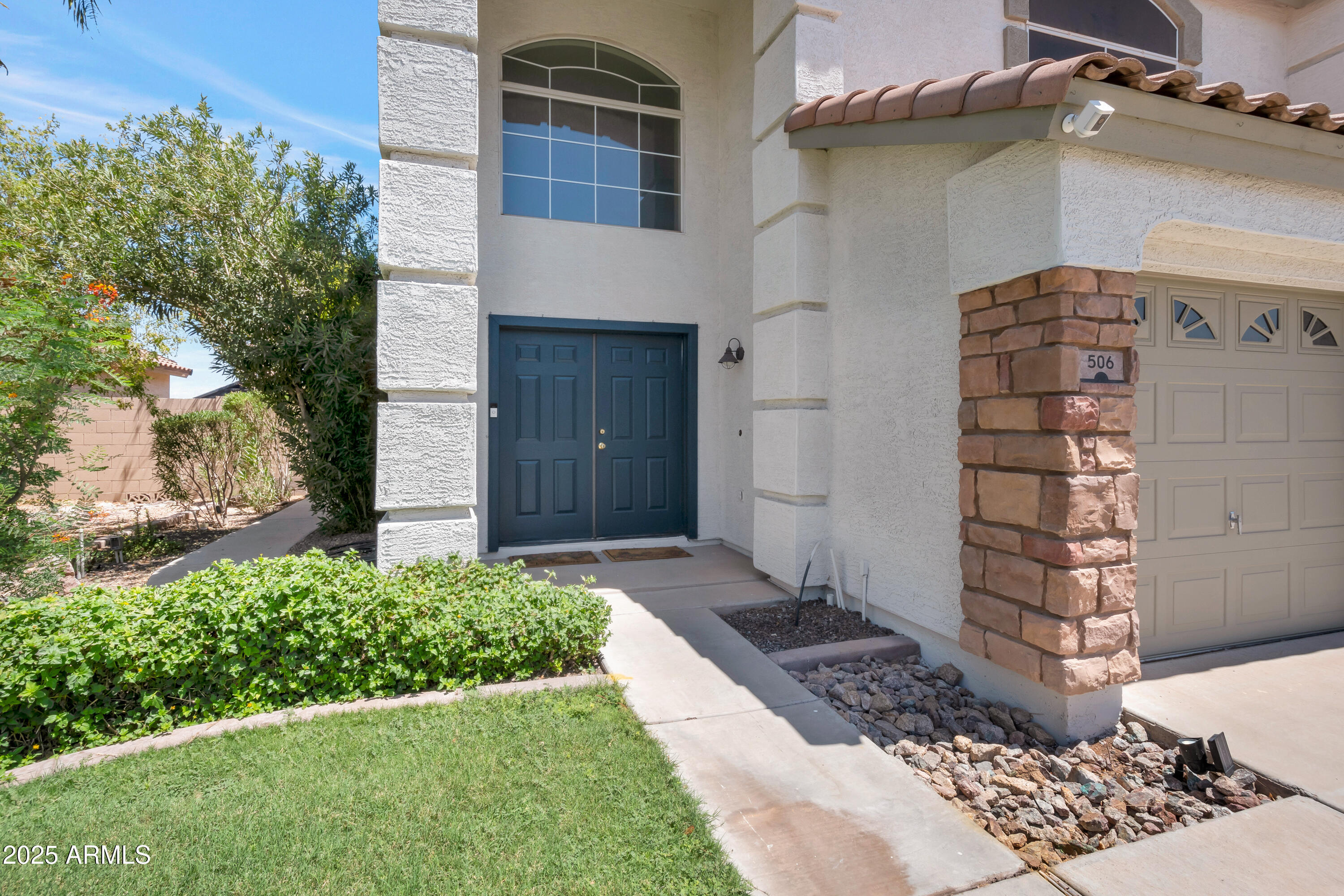 Property Photo:  506 E Rosebud Drive  AZ 85143 