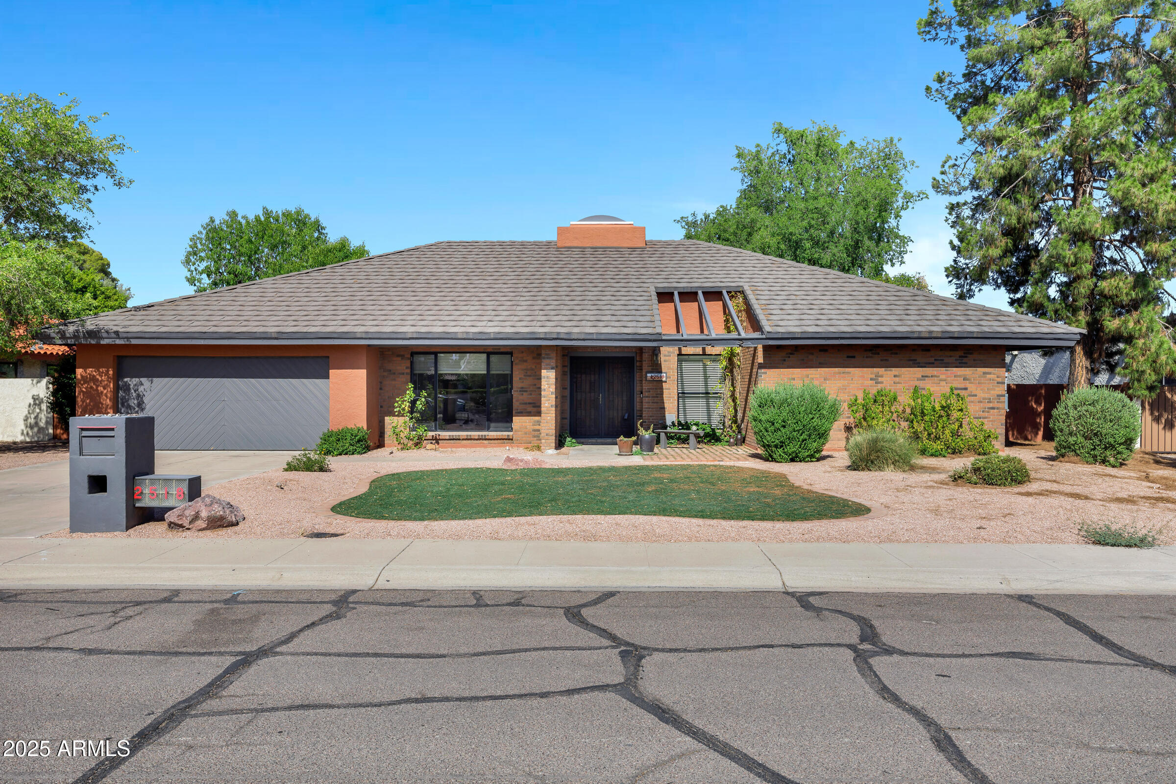 Property Photo: 2518 S Forest Avenue AZ 85282