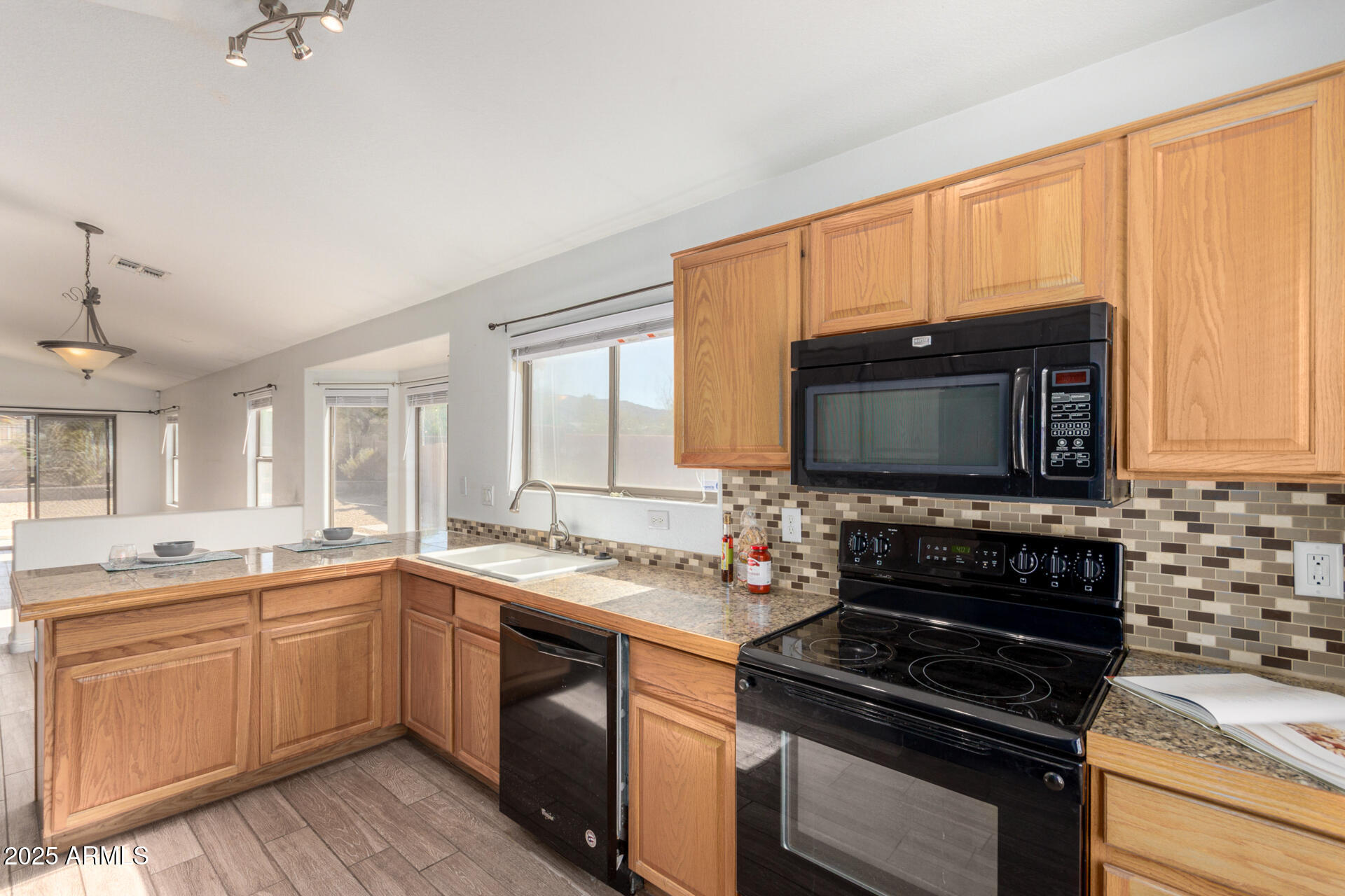 Property Photo:  2605 E Gary Way  AZ 85042 