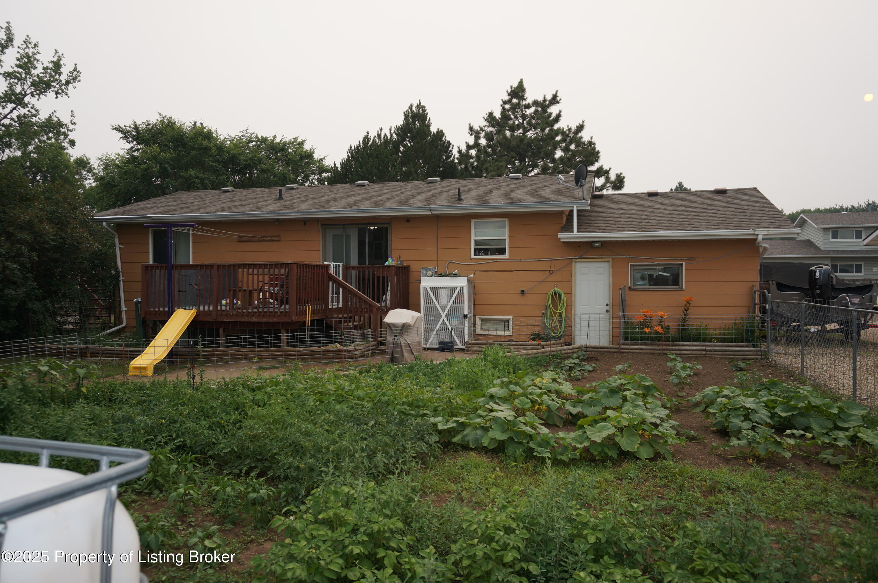 Property Photo: 178 Suncrest Ave ND 58601