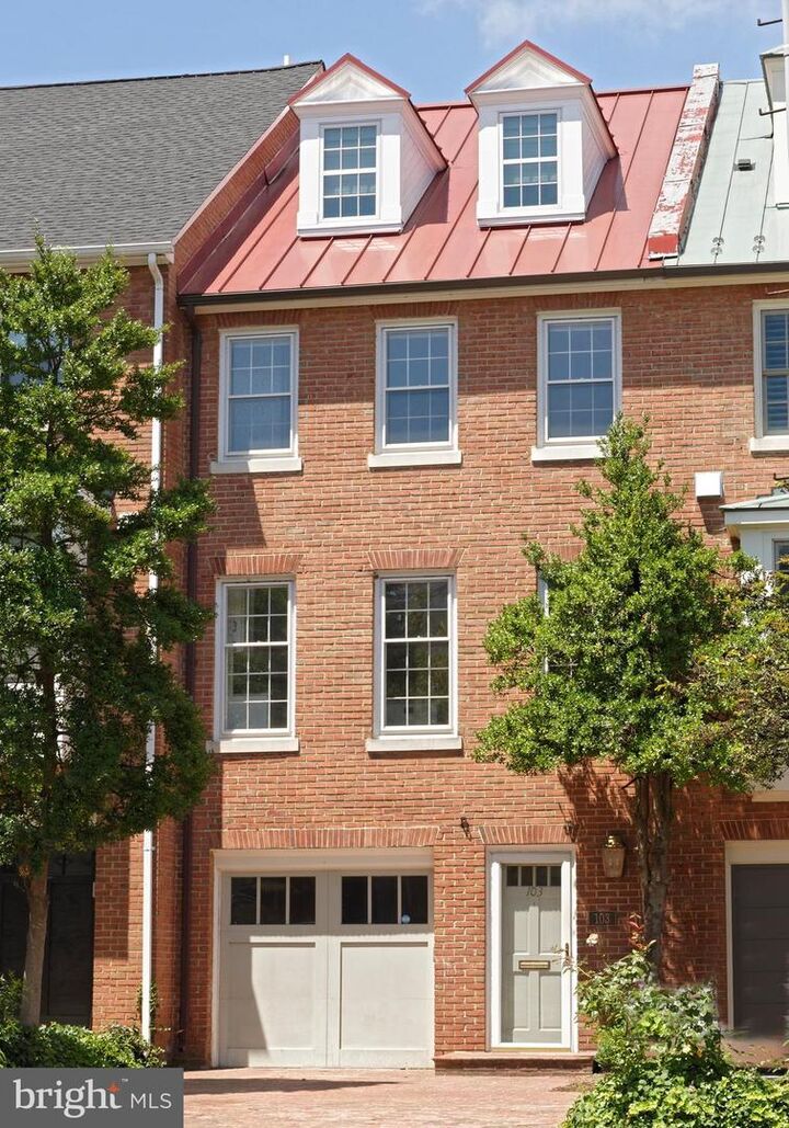 Property Photo: 103 Franklin Street VA 22314