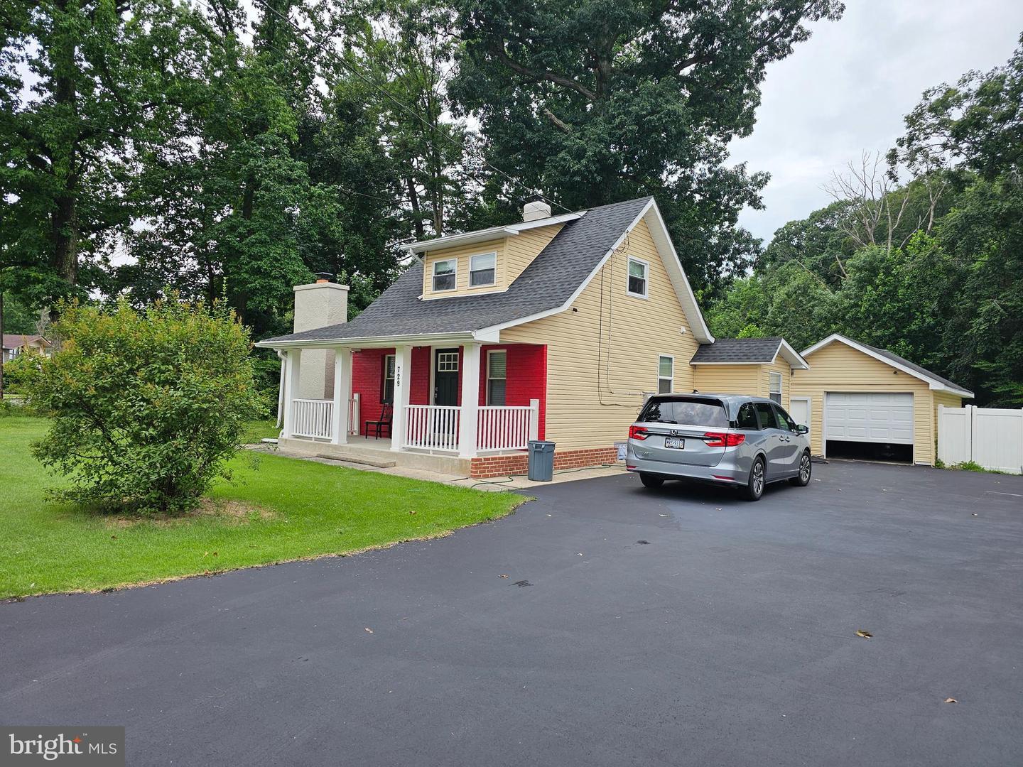 Property Photo: 729 Milmont Avenue PA 19081