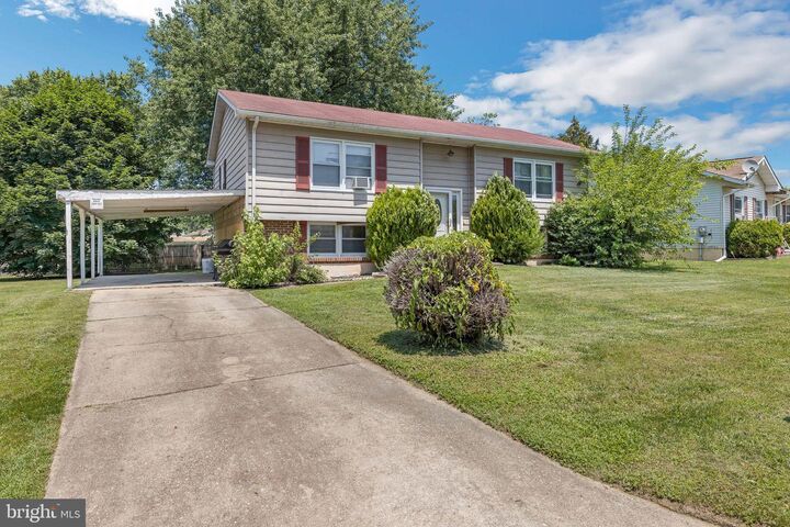 Property Photo:  2 Kildoon  DE 19702 