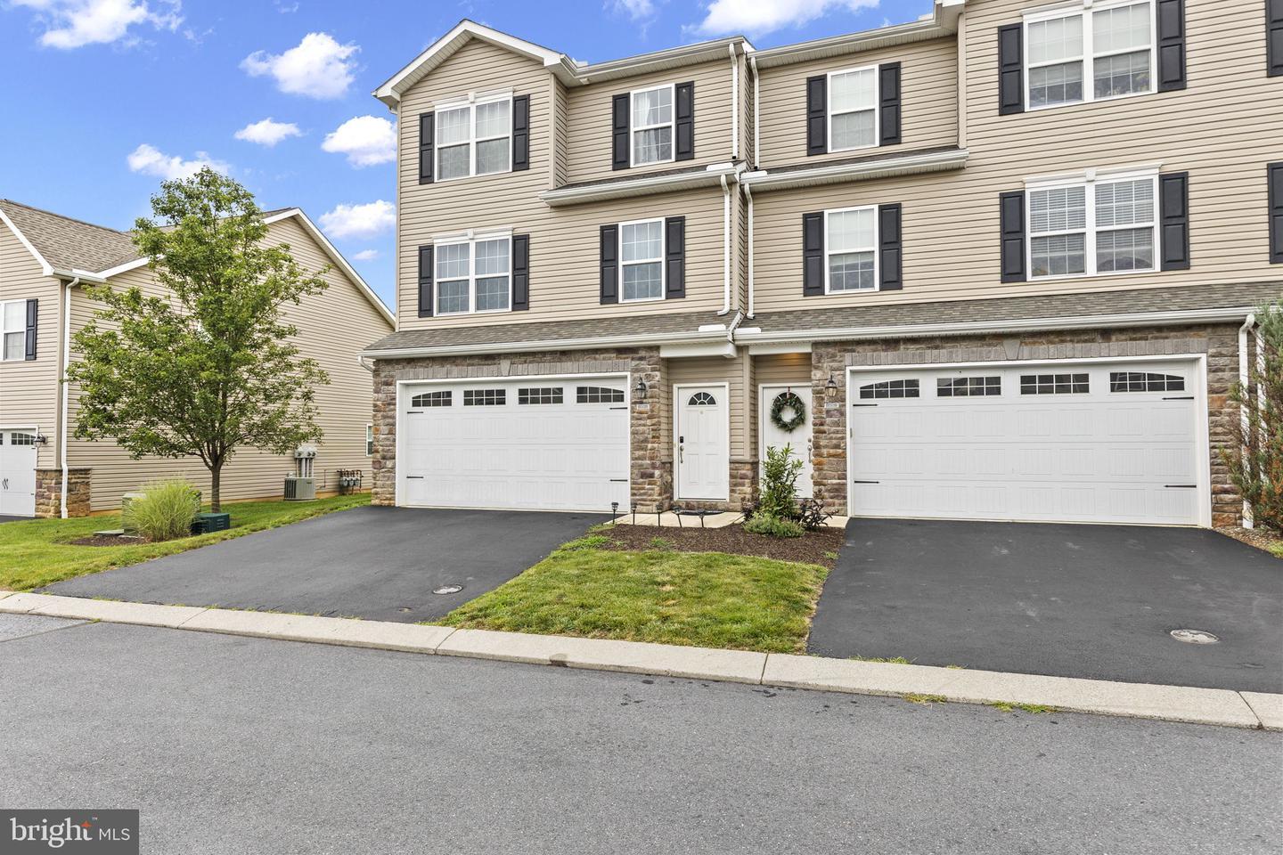 Property Photo: 828 Spring Rock Court PA 17055