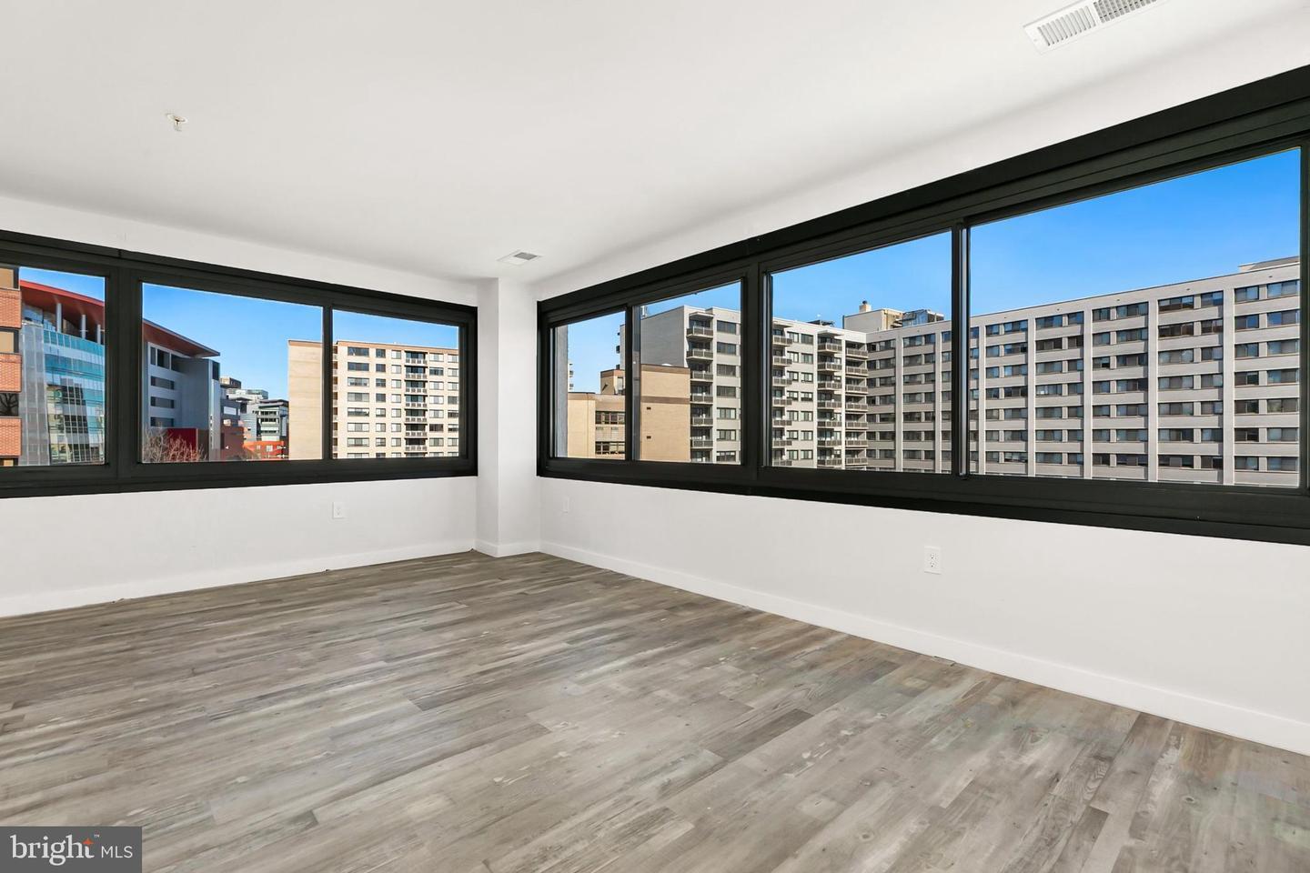 Property Photo:  700 Roeder Road 603  MD 20910 