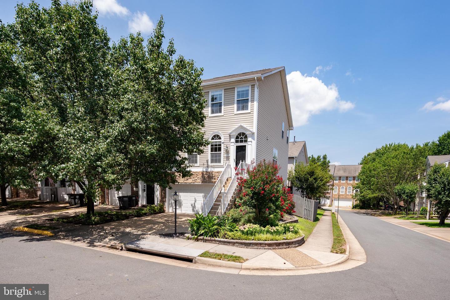 Property Photo:  47396 Victoria Falls Square  VA 20165 