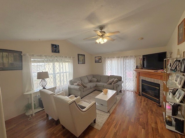 Property Photo: 1522 Deerfield Drive IA 52317