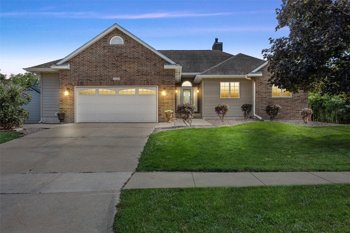 Property Photo: 1125 Saint Andrews Drive IA 52317