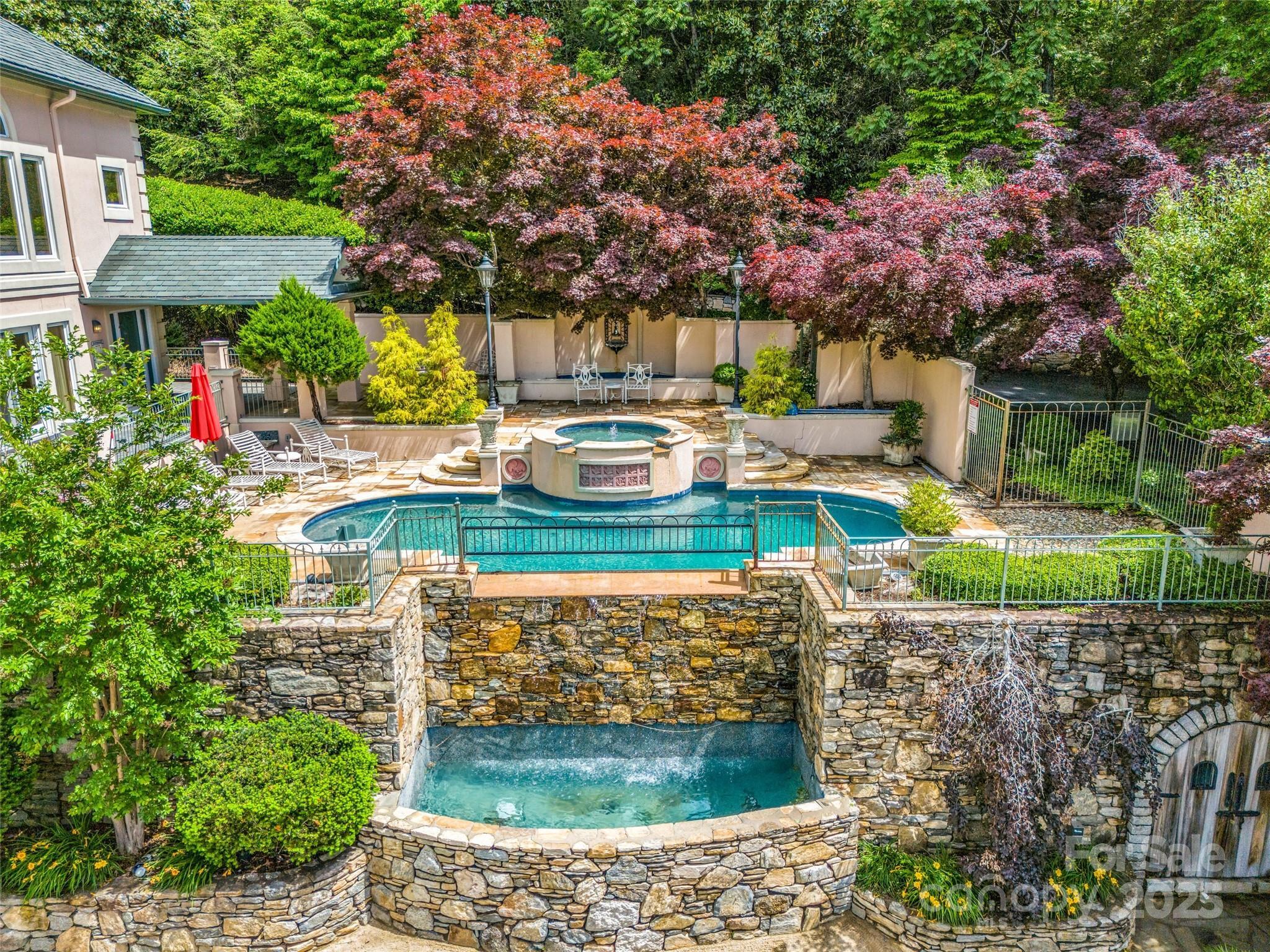 Property Photo: 454 Cutaway Road NC 28746