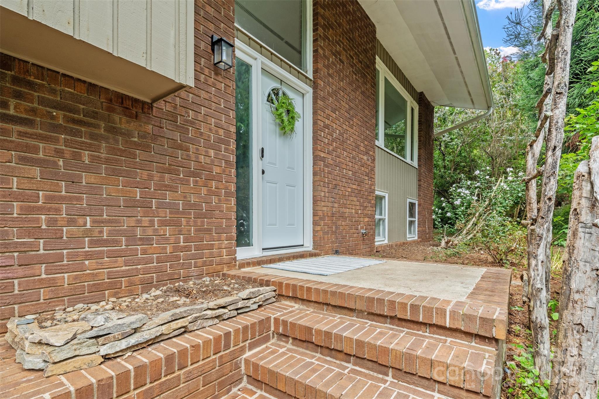 Property Photo:  15 Beaverdam Court  NC 28804 