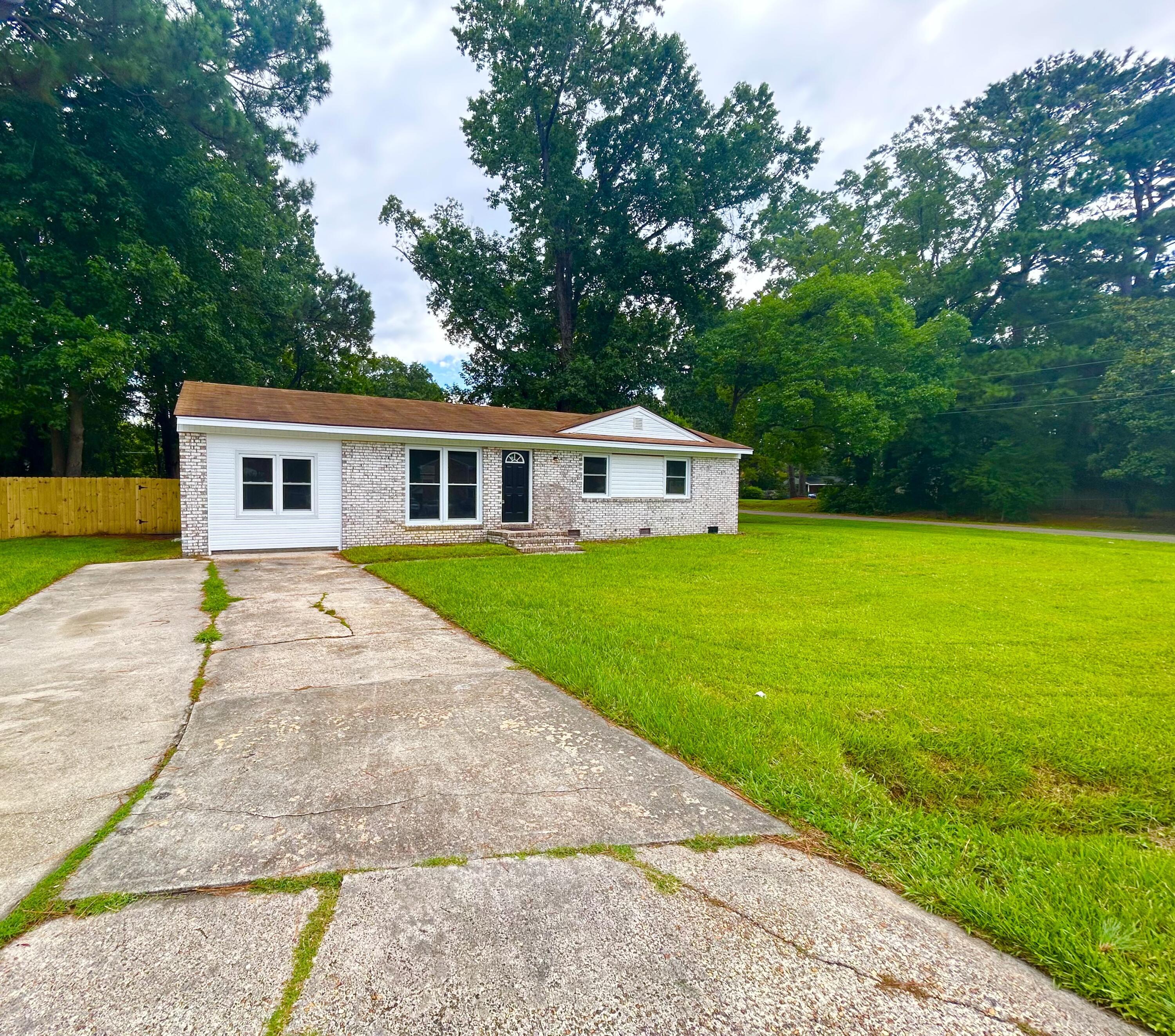 Property Photo: 1847 Mepkin Road SC 29407