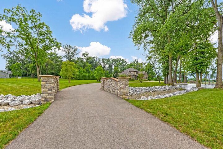 Property Photo:  3150 Middle Pike  OH 43162 