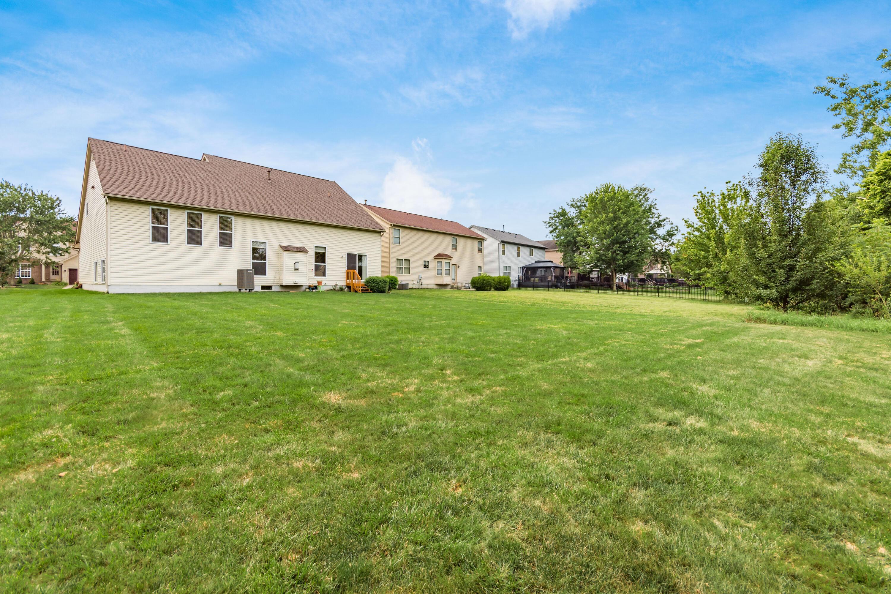 Property Photo: 6107 Heritage Farms Drive OH 43026
